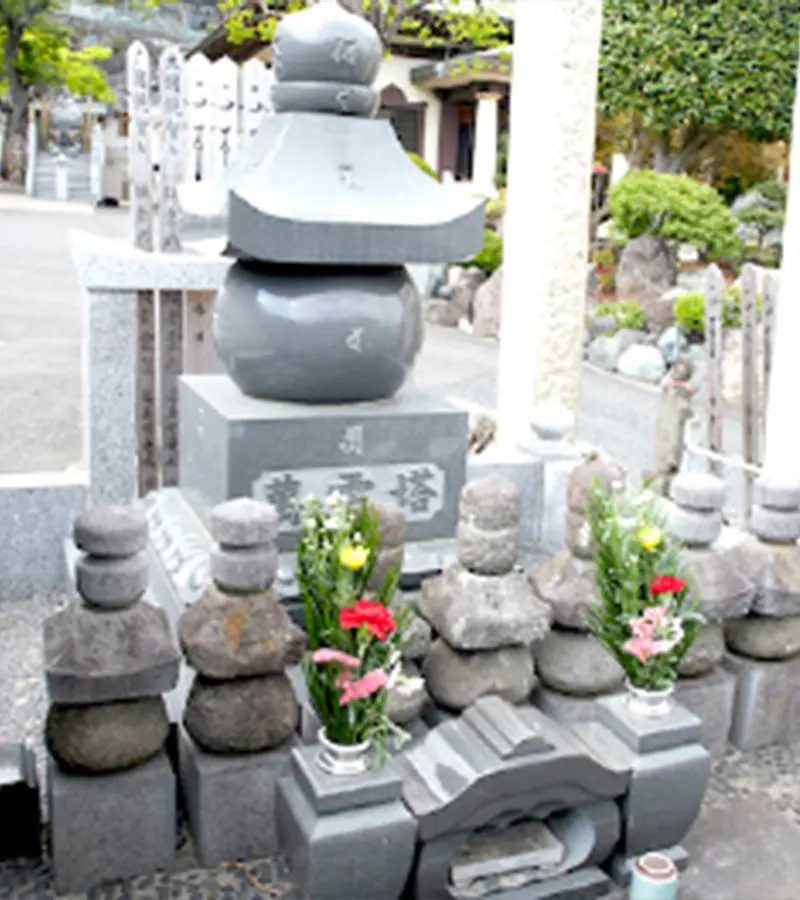 鎌倉武士慰霊塔
